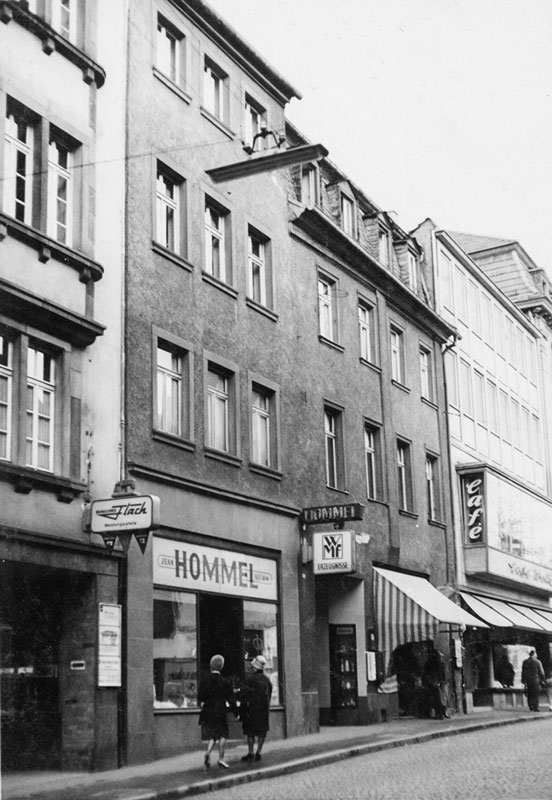 1949–1961 Wiederaufbau der Geschäftsräume durch Käthie und Albert Schenk